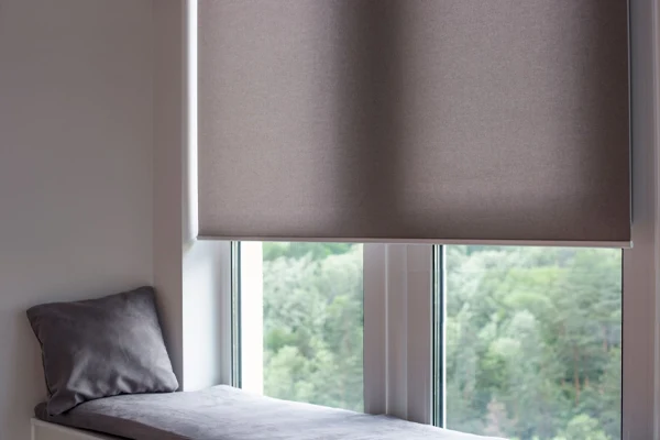 Automatic roller blinds on large windows